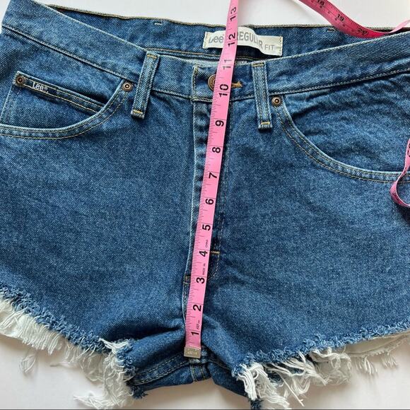 Vintage LEE Denim Shorts 32" High Rise Distressed‎ Hem Blue Jean Shorts - Picture 9 of 12